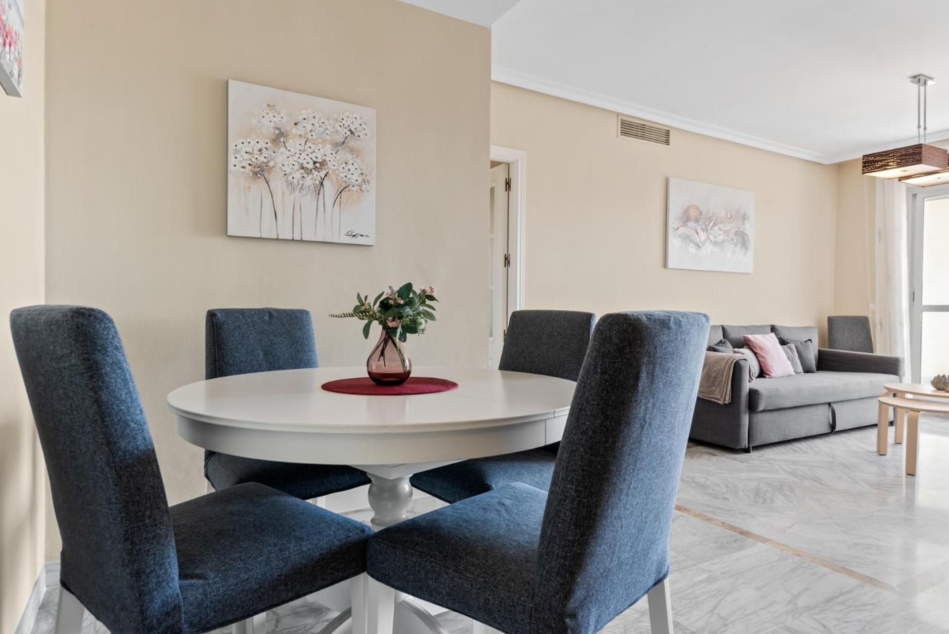 Lovely 2-bed 10 Mins Walk From Puerto Banus *