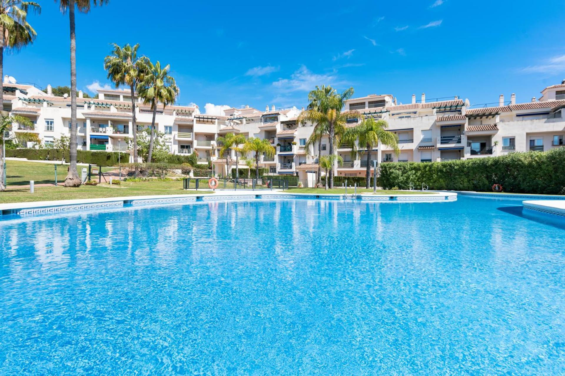 Lovely 2-bed 10 Mins Walk From Puerto Banus Apartment