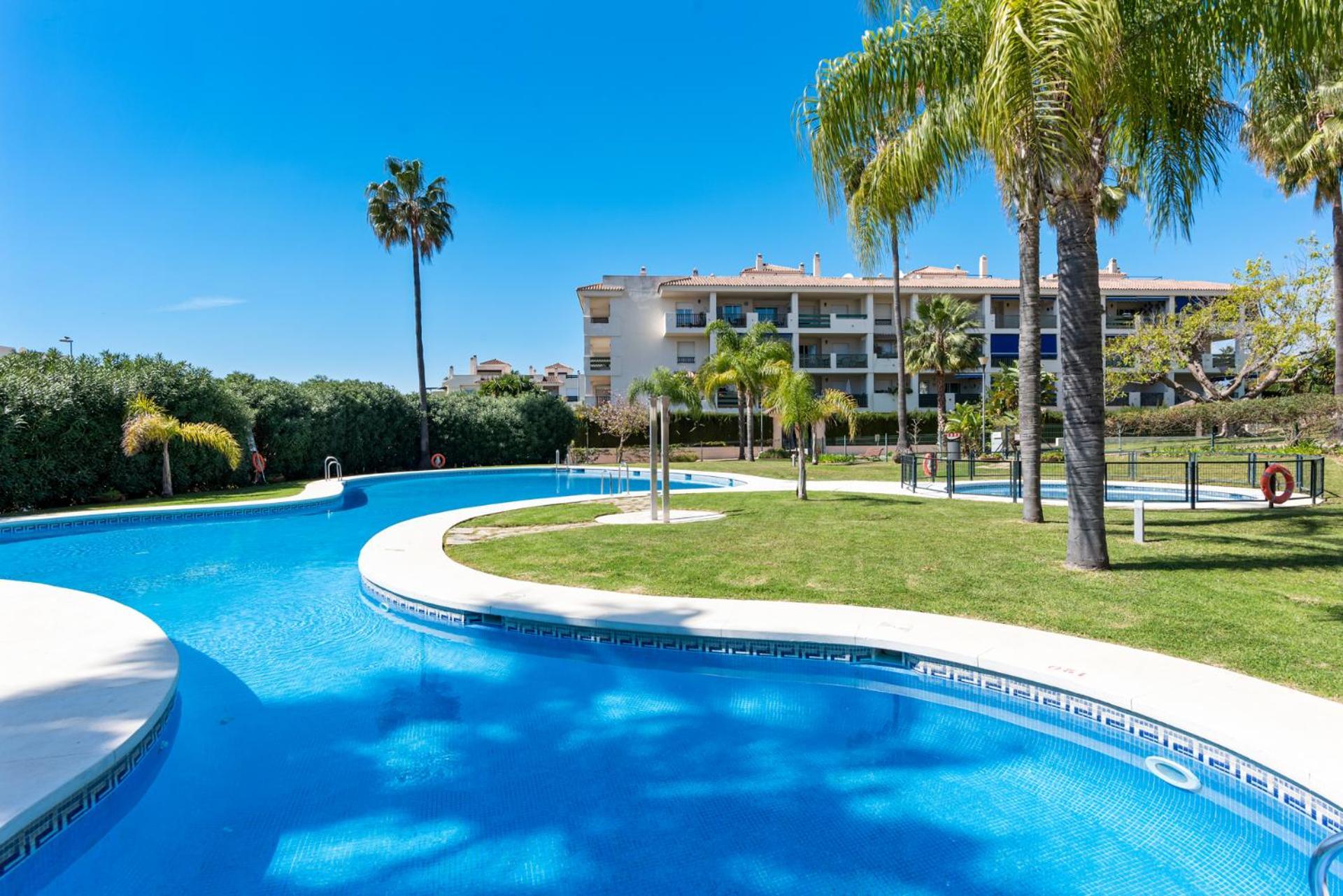 Lovely 2-bed 10 Mins Walk From Puerto Banus