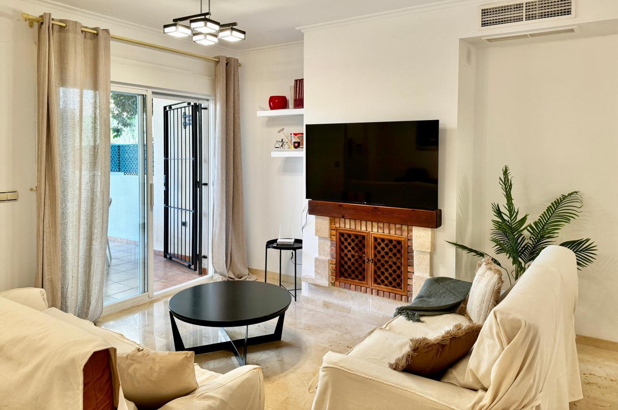 El Arenal Townhouse By The With Swimming Pool Ii- Eaw Homes Vakantiehuis