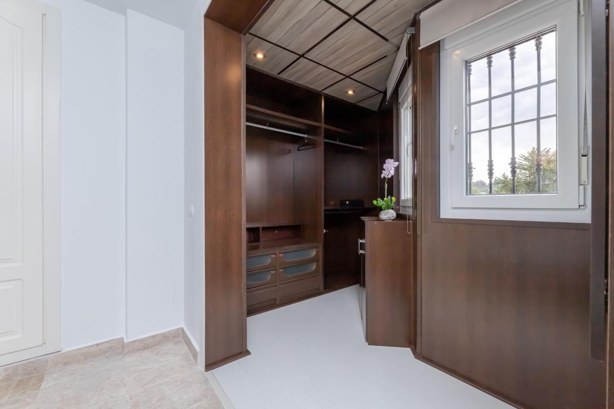 Cozy 4 Bedroom Townhouse With Swimming Pool Holiday home