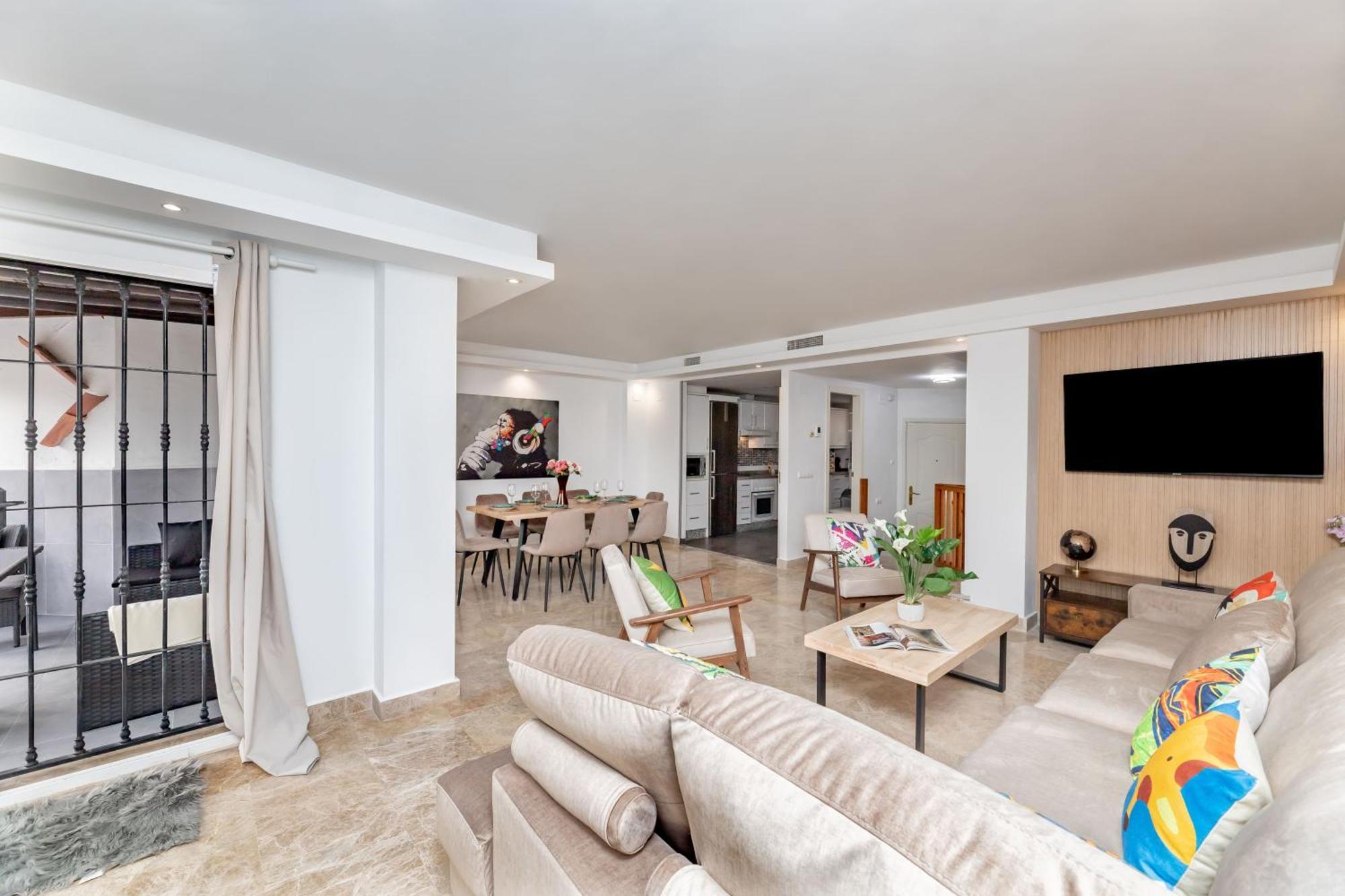 Cozy 4 Bedroom Townhouse With Swimming Pool Holiday home