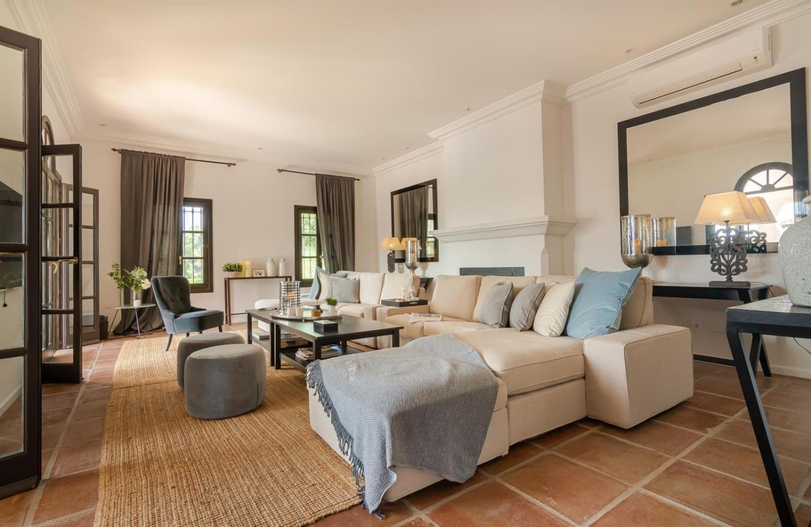 Luxury In Golden Mile Villa *