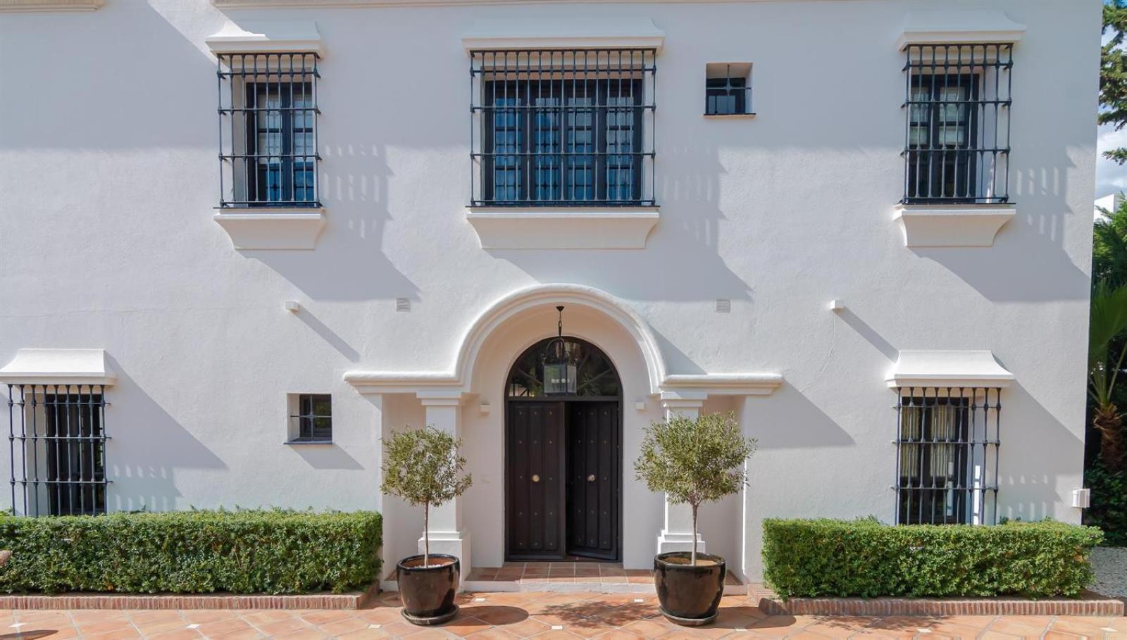 Villa Luxury In Golden Mile