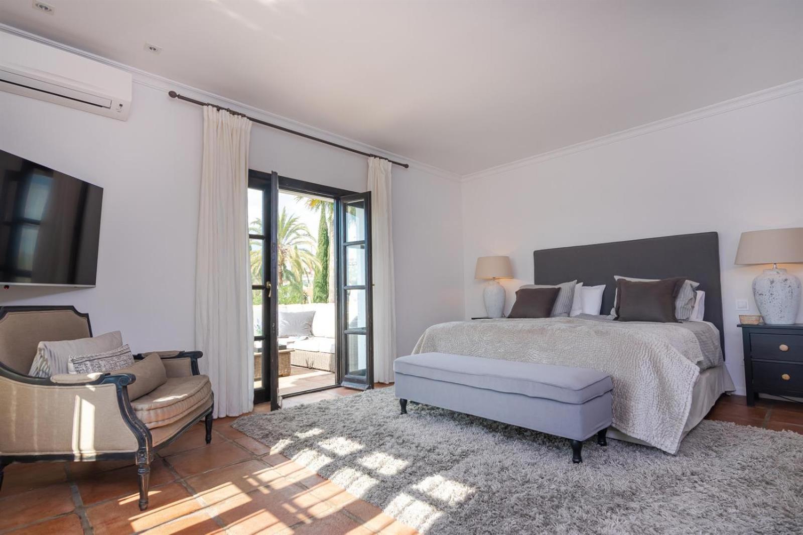 Luxury In Golden Mile