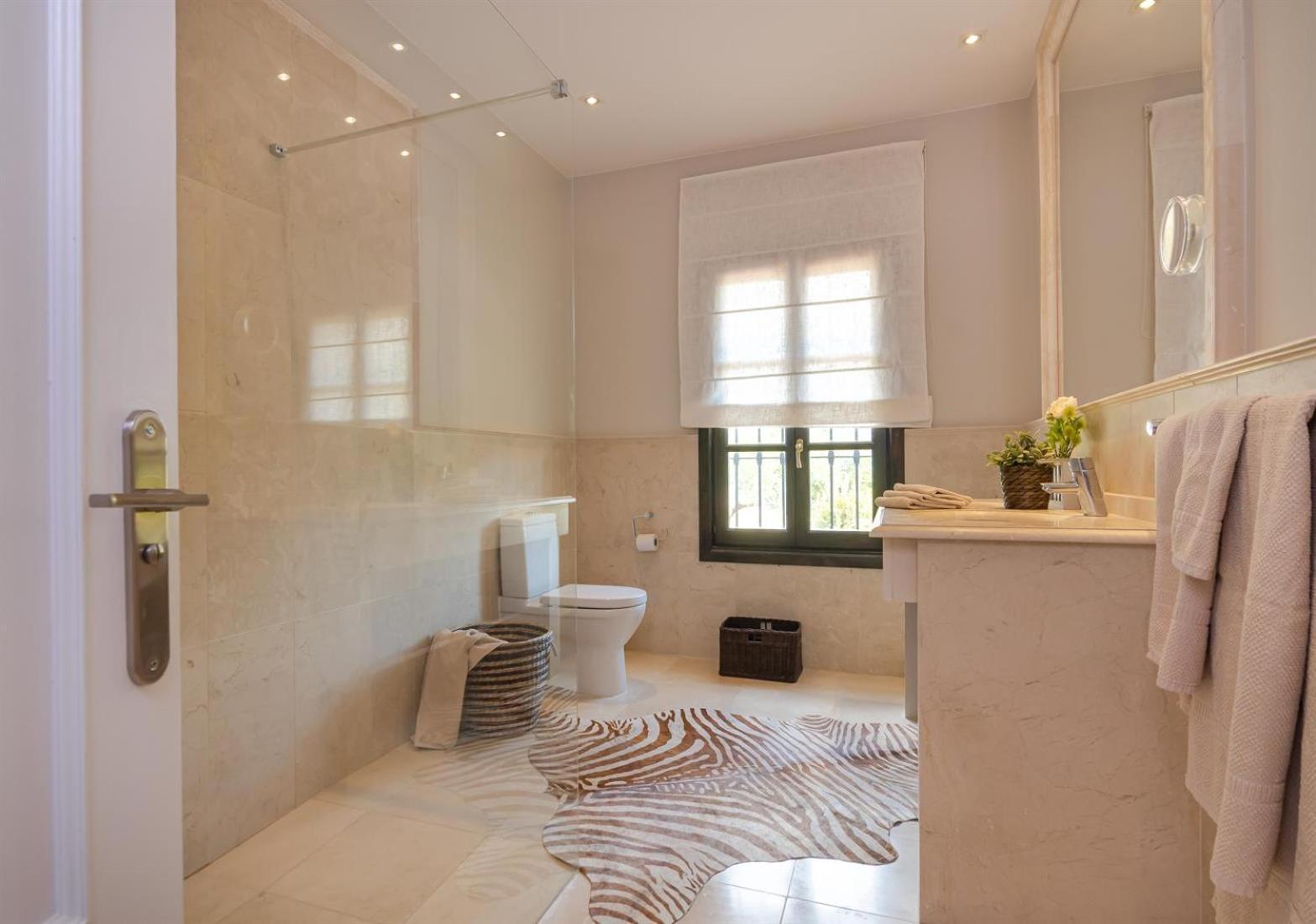 Luxury In Golden Mile Villa *