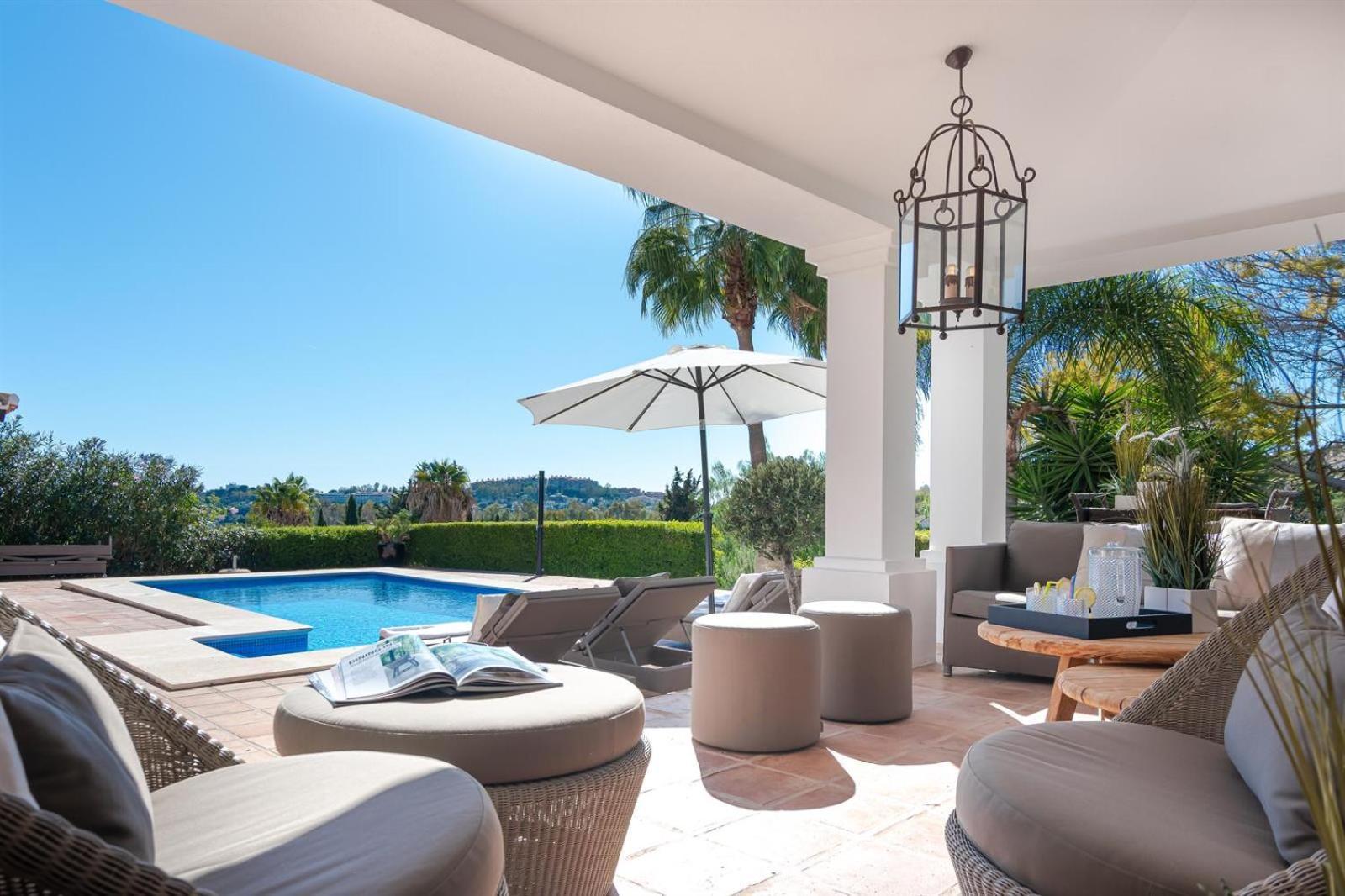 Luxury In Golden Mile Villa *