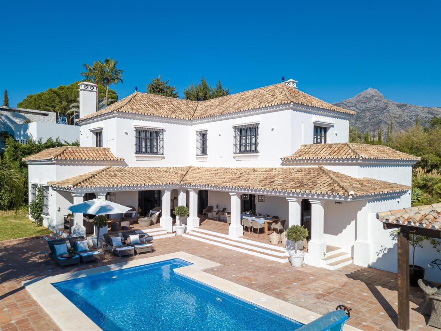 Villa Luxury In Golden Mile