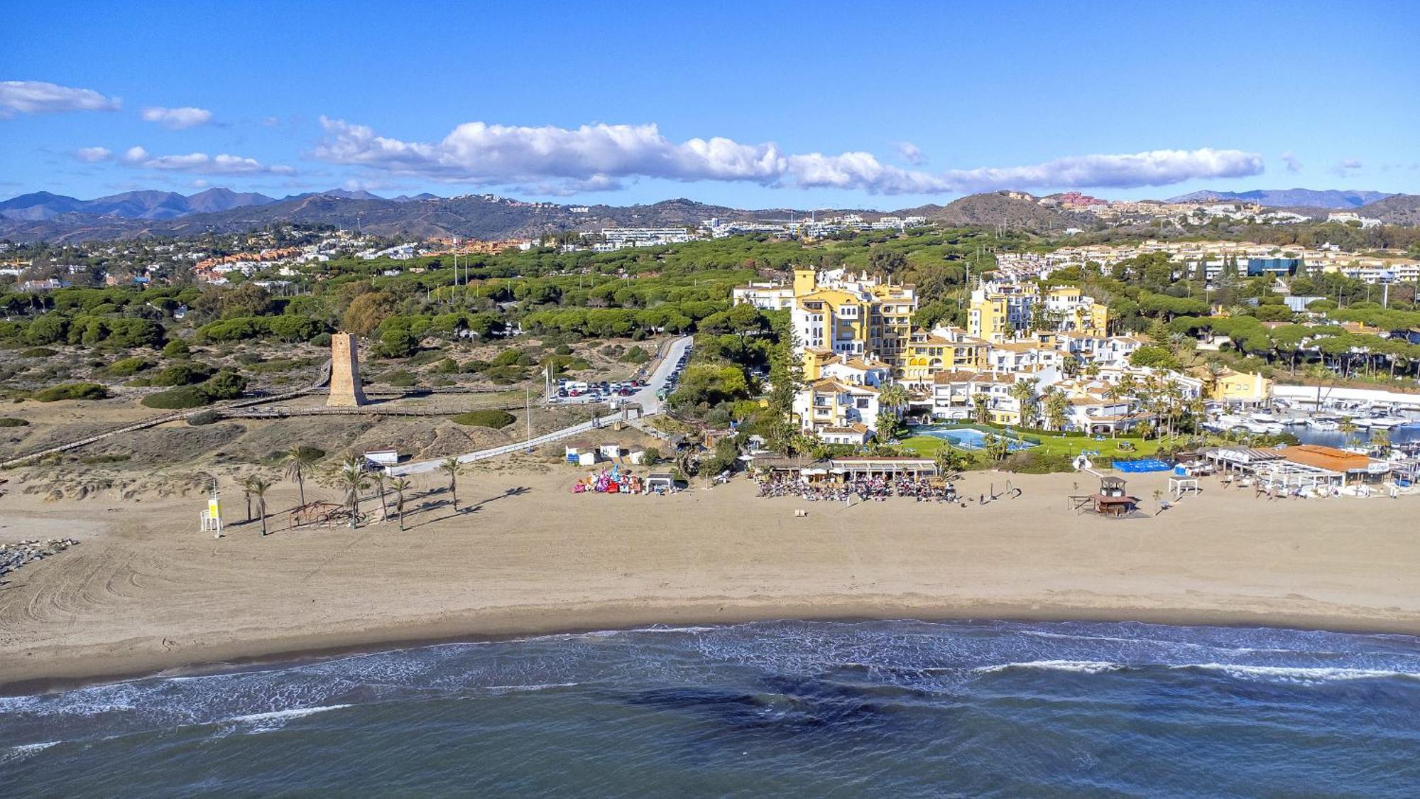 Cubo's Penthouse Cabopino Port & Parking *
