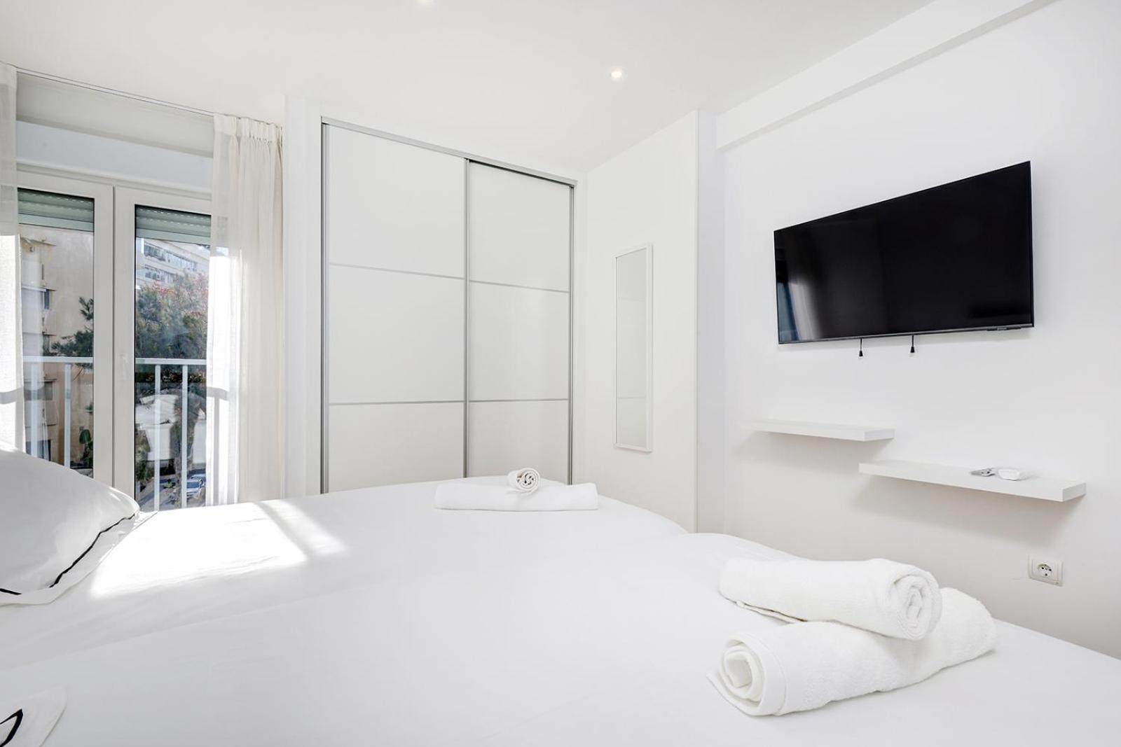 Apartment Stunning 1 Bedroom In Centre *