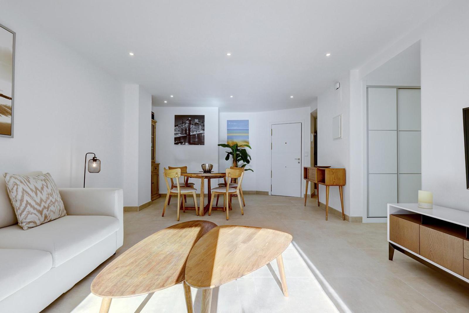 Stunning 1 Bedroom In Centre *