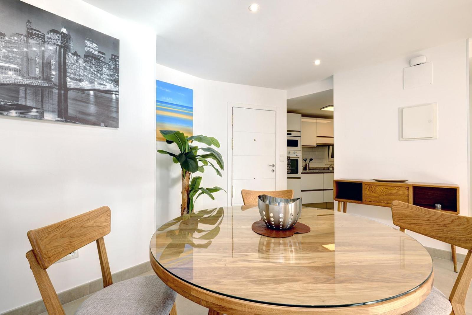 Stunning 1 Bedroom In Centre Apartment *