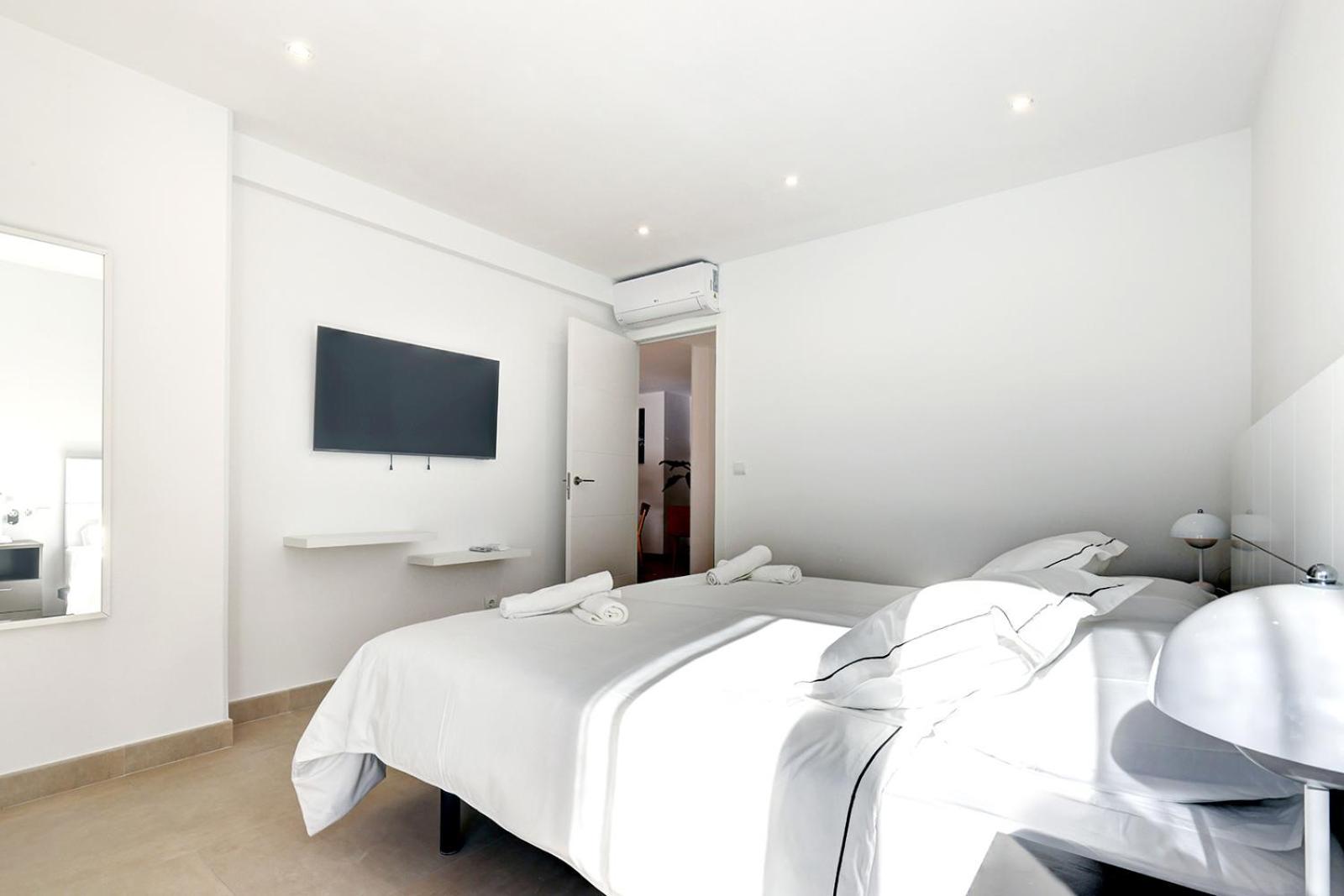 Stunning 1 Bedroom In Centre Apartment