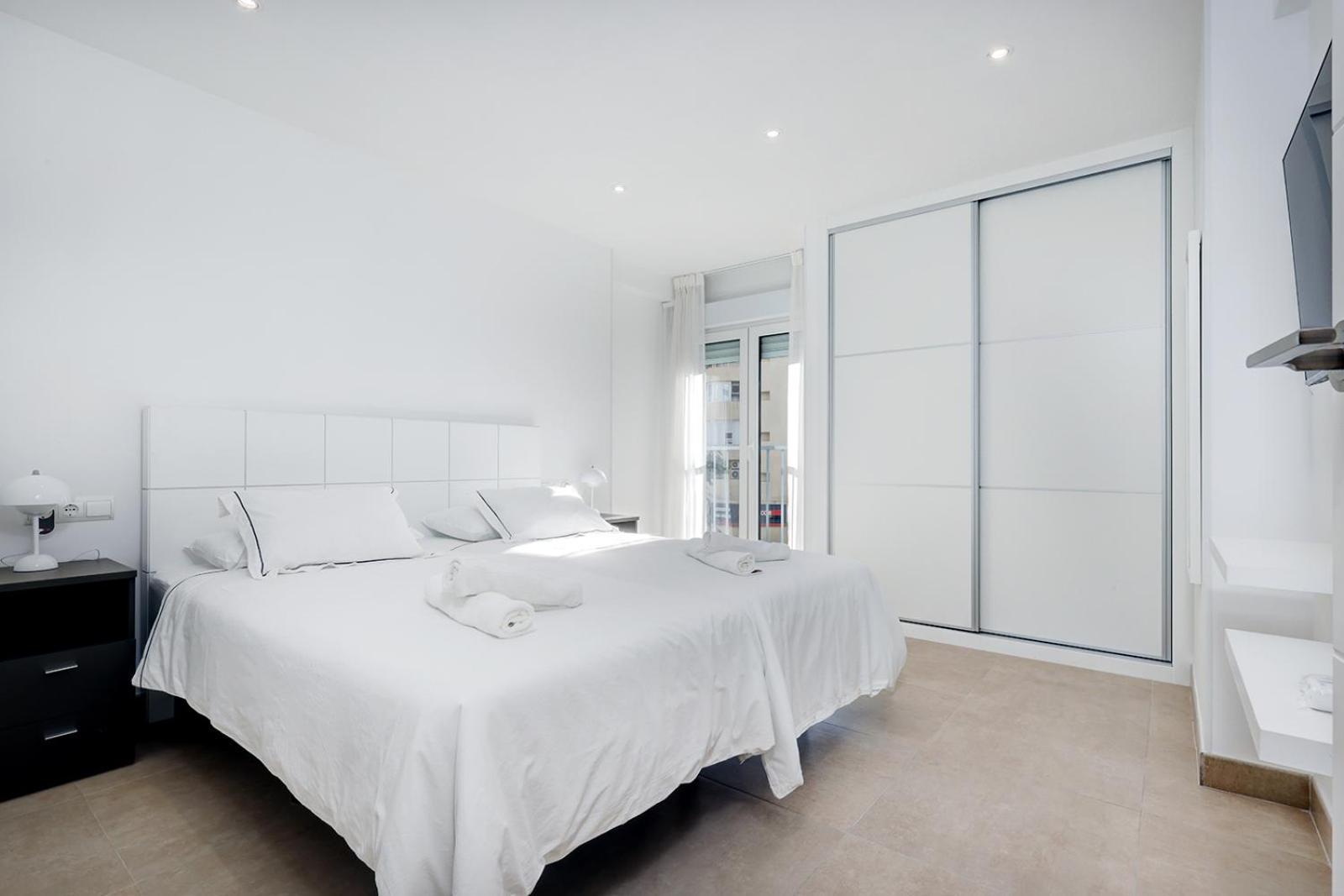 Stunning 1 Bedroom In Centre Apartment *