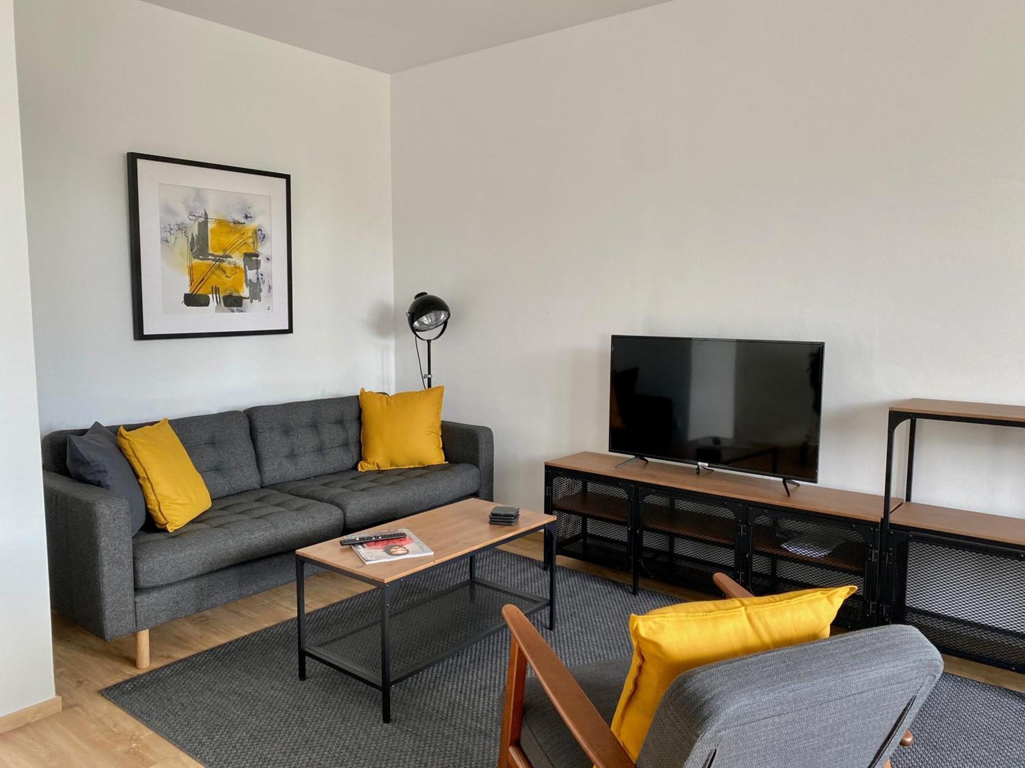 Real - 2 Bedroom *