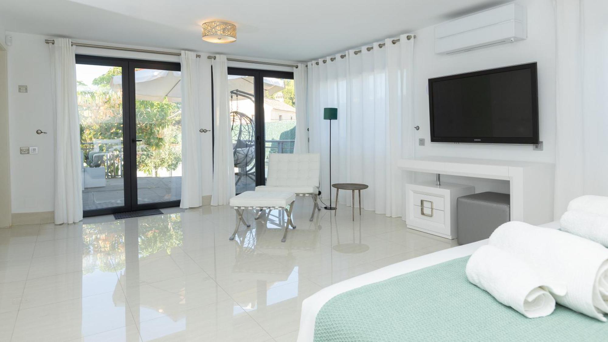 Villa Dune, Luxury Villa, 5 Min Walk To The