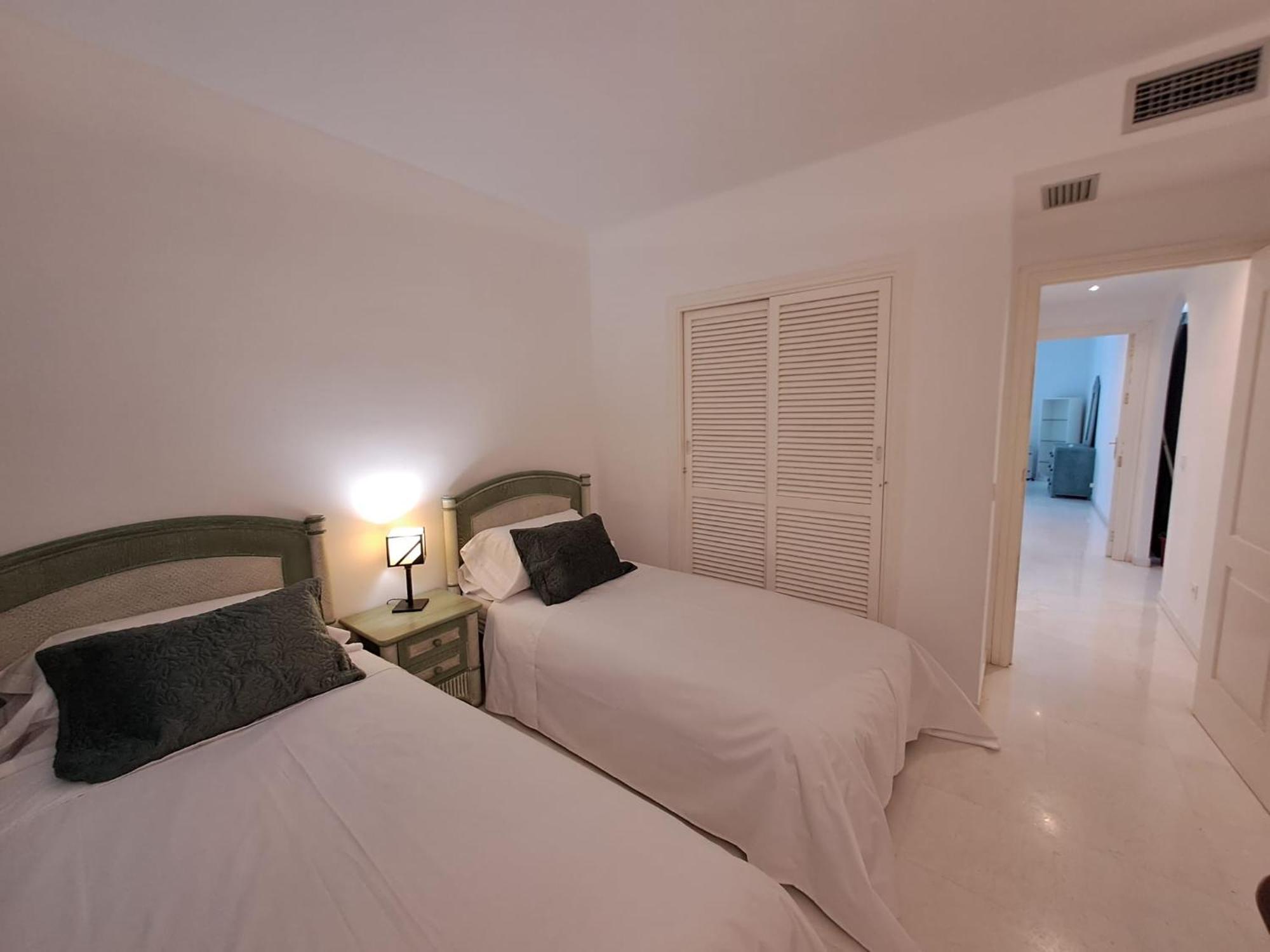 Luminous In Playas Del Duque , Puerto Banus By Holidays & Appartement *
