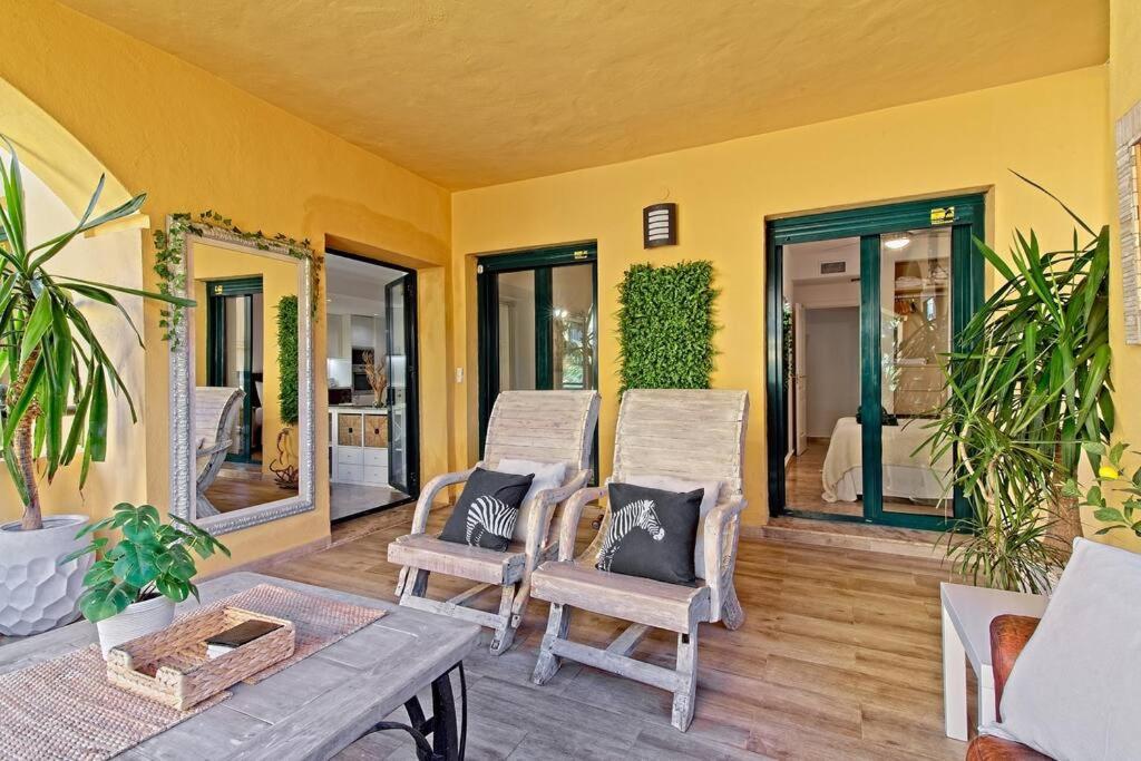 Contemporary, Luxury Living In The Location Apartment Marbella