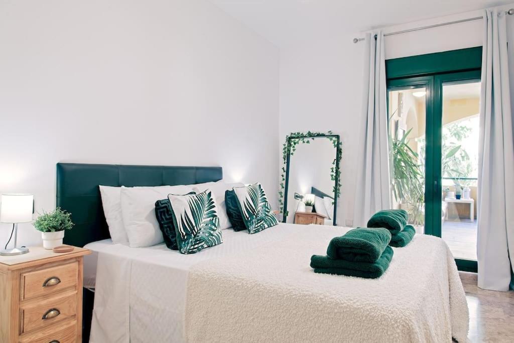 Apartment Contemporary, Luxury Living In The Location