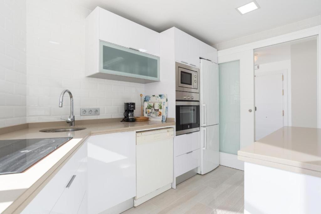 Sea View 1st Line Free Parking Apartment *