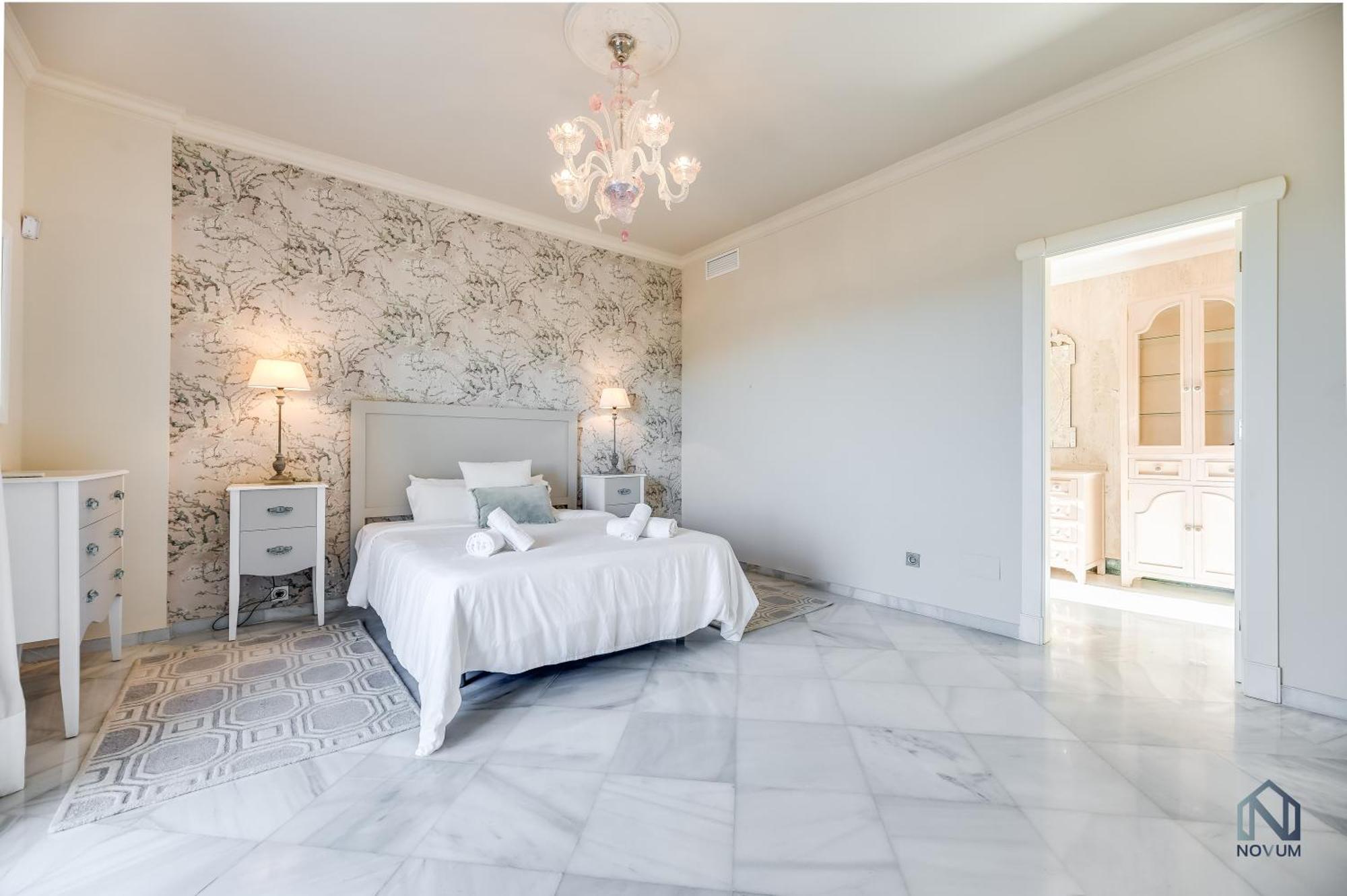 Spacious 6 Bdrm - Golf Lover's Paradise Appartement Marbella