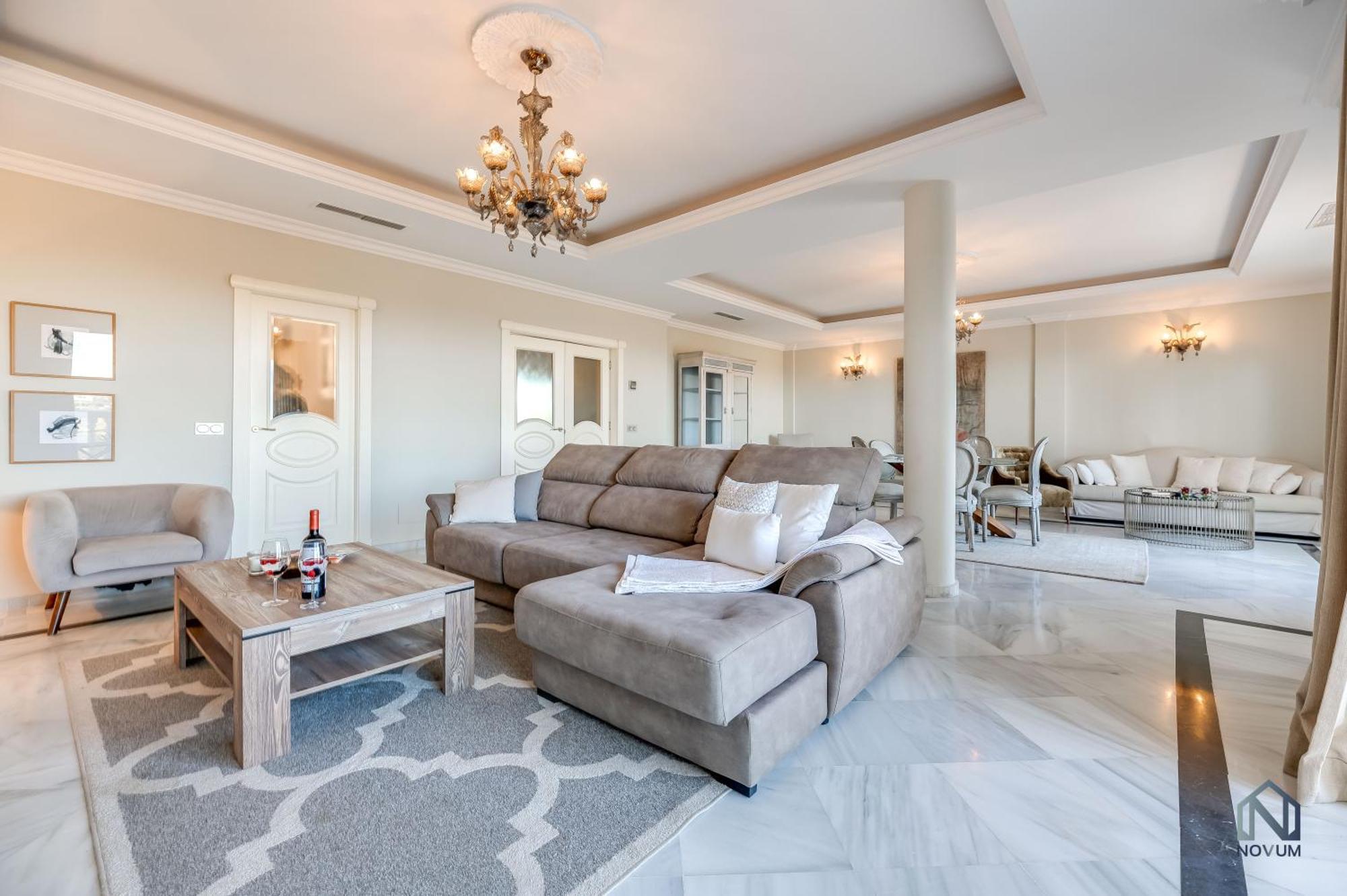 Apartamento Spacious 6 Bdrm - Golf Lover's Paradise Marbella
