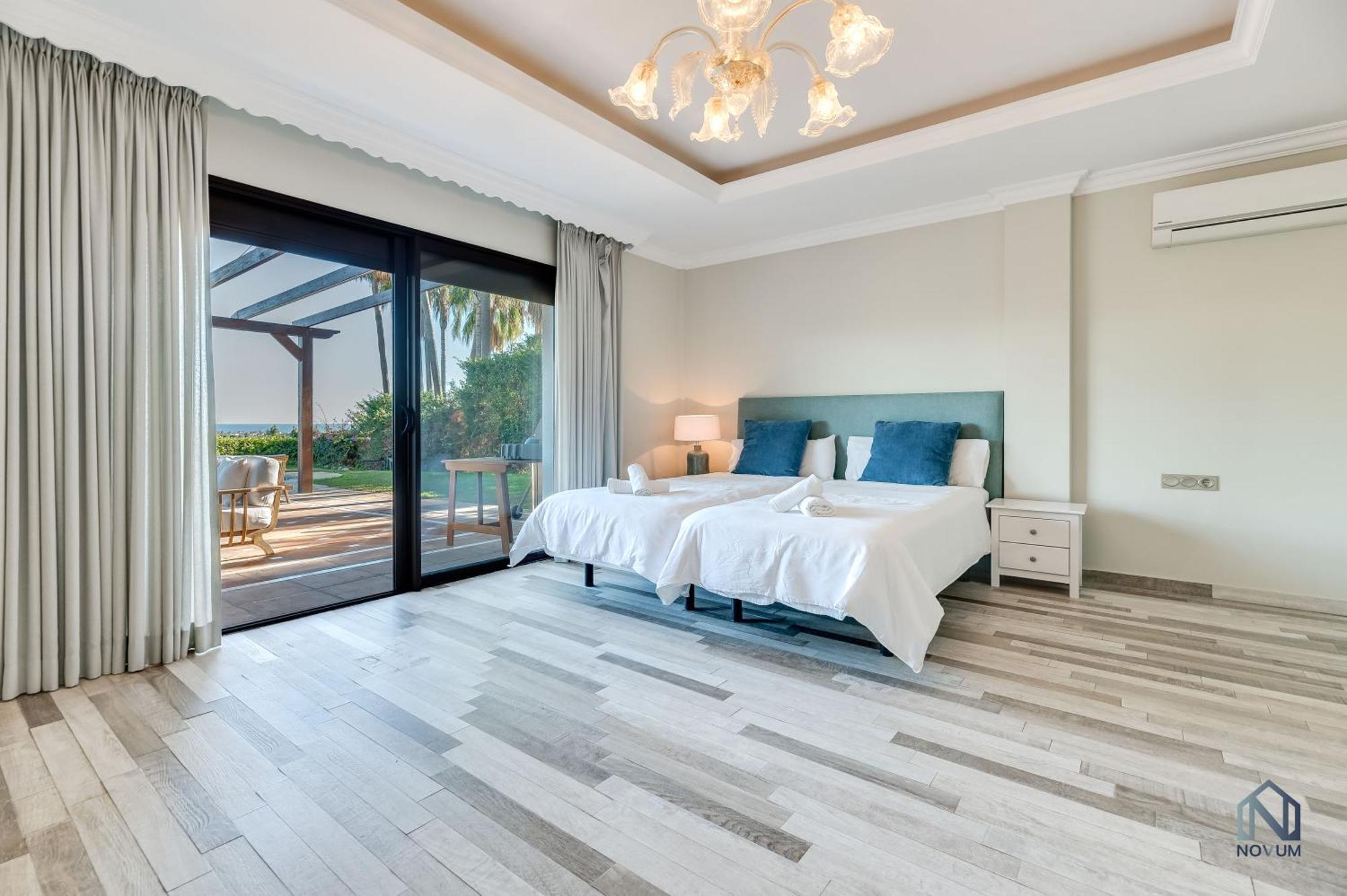 Spacious 6 Bdrm - Golf Lover's Paradise Marbella
