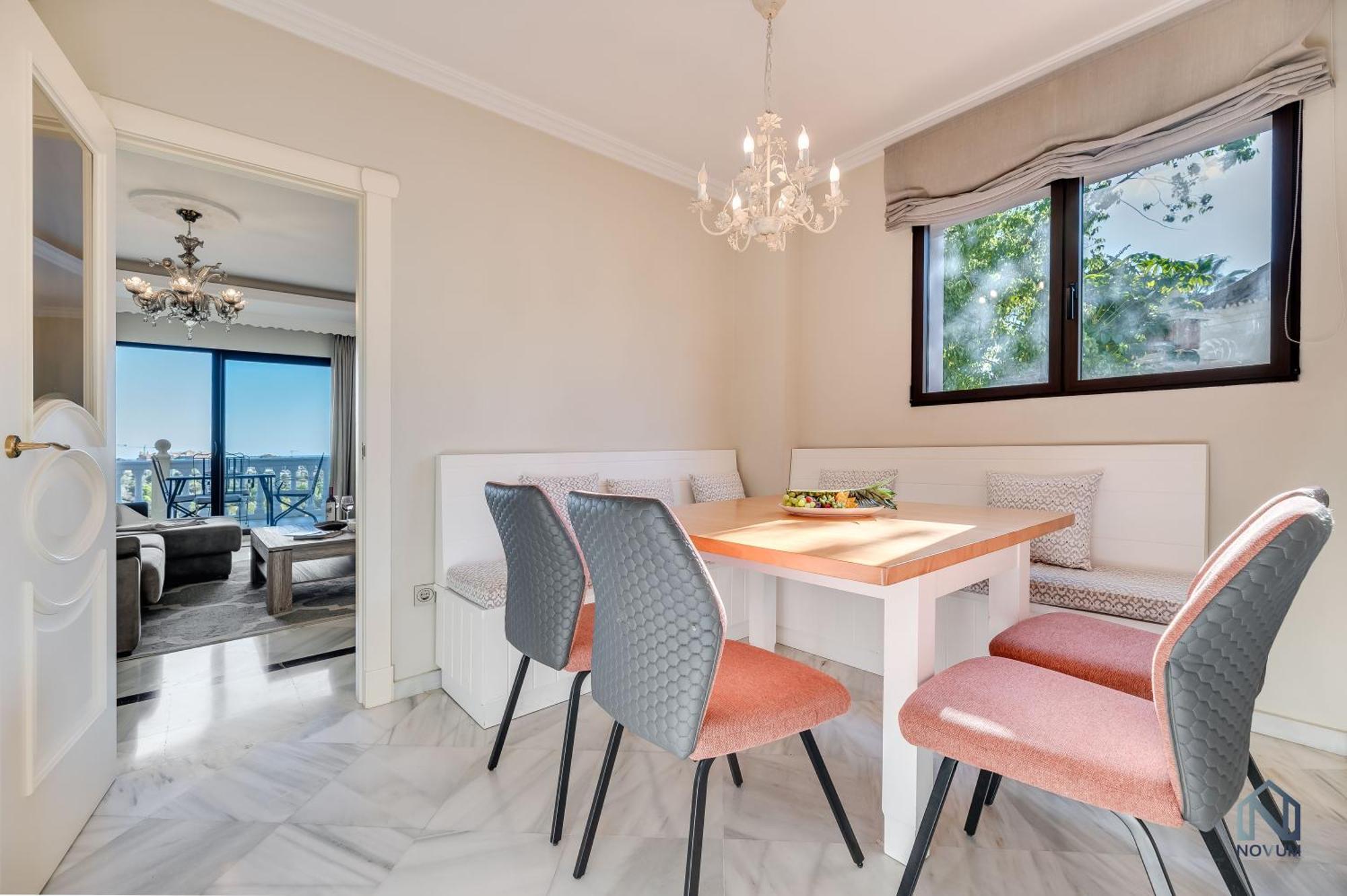 Spacious 6 Bdrm - Golf Lover's Paradise Marbella