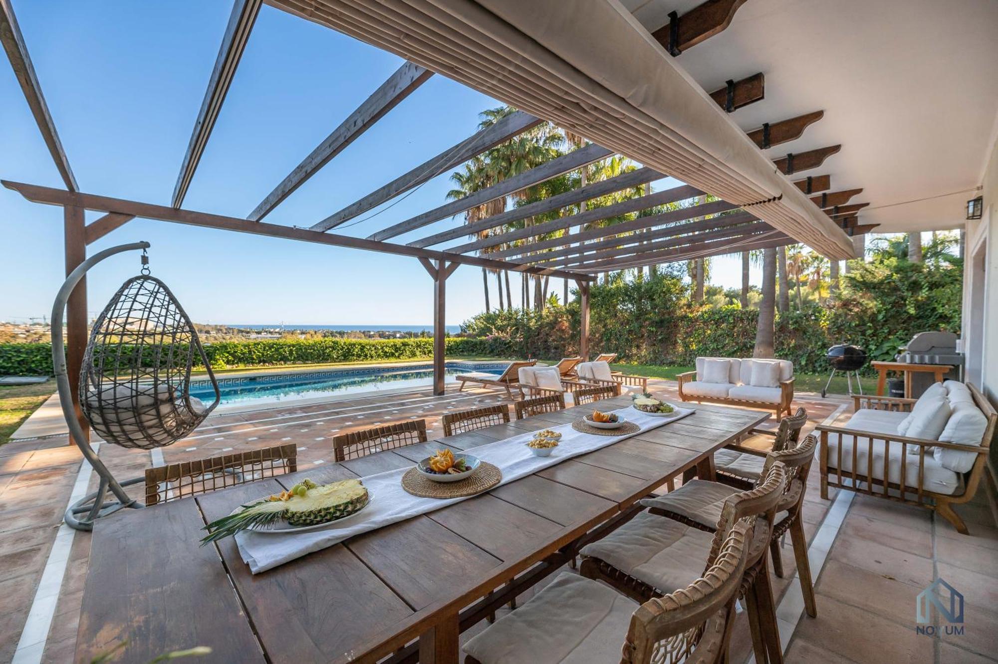 Spacious 6 Bdrm - Golf Lover's Paradise