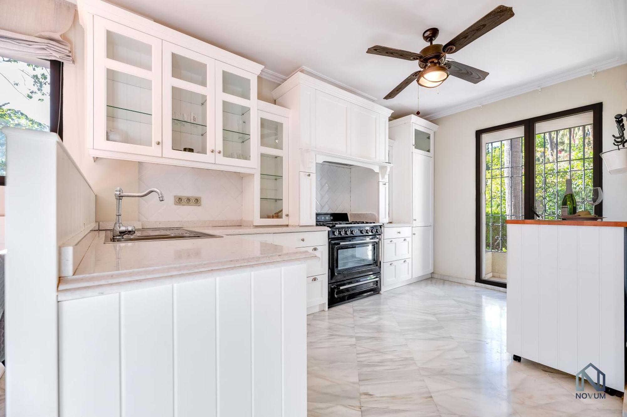 Spacious 6 Bdrm - Golf Lover's Paradise