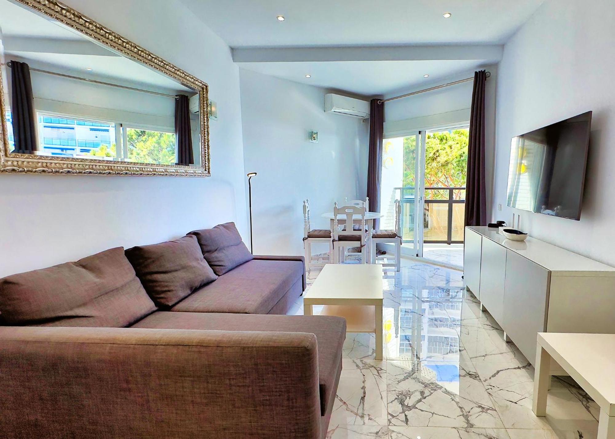 Skol 424 Stunning One-bedroom With Sea Views Apartment *