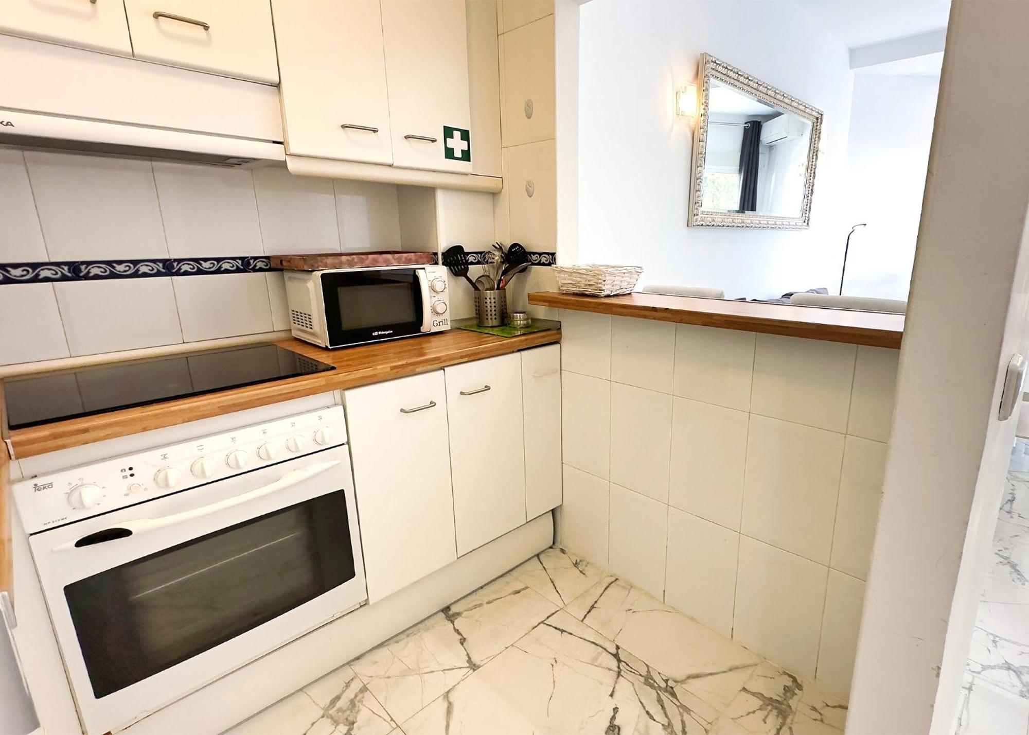 Skol 424 Stunning One-bedroom With Sea Views *