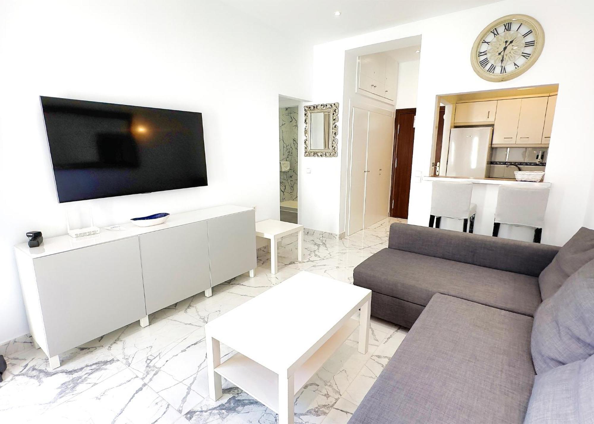 Skol 424 Stunning One-bedroom With Sea Views Apartment