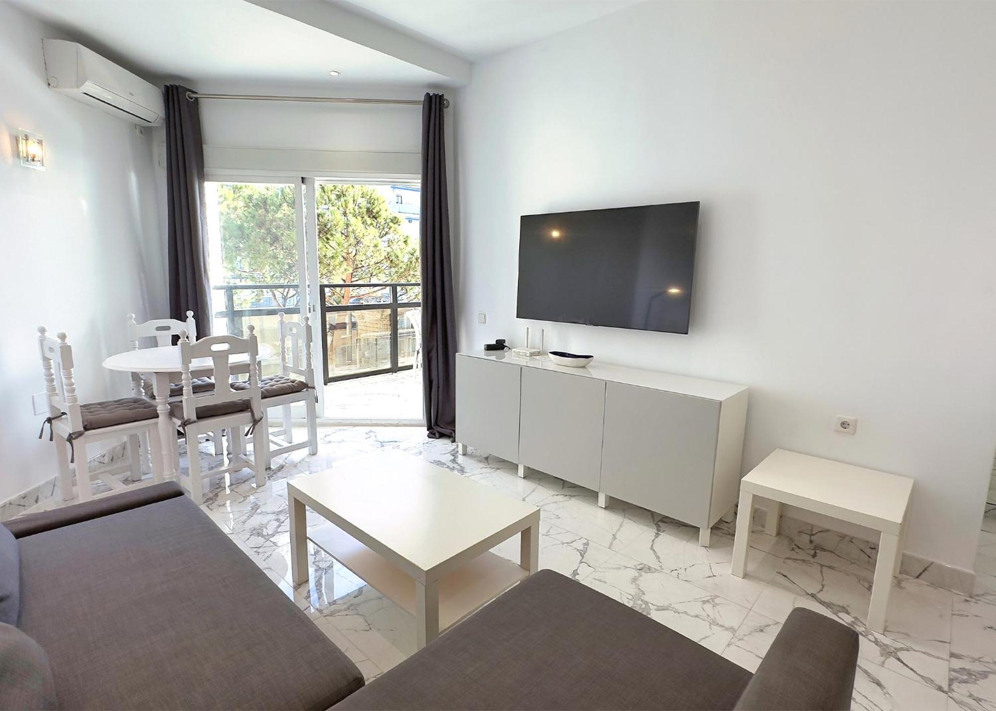 Skol 424 Stunning One-bedroom With Sea Views *