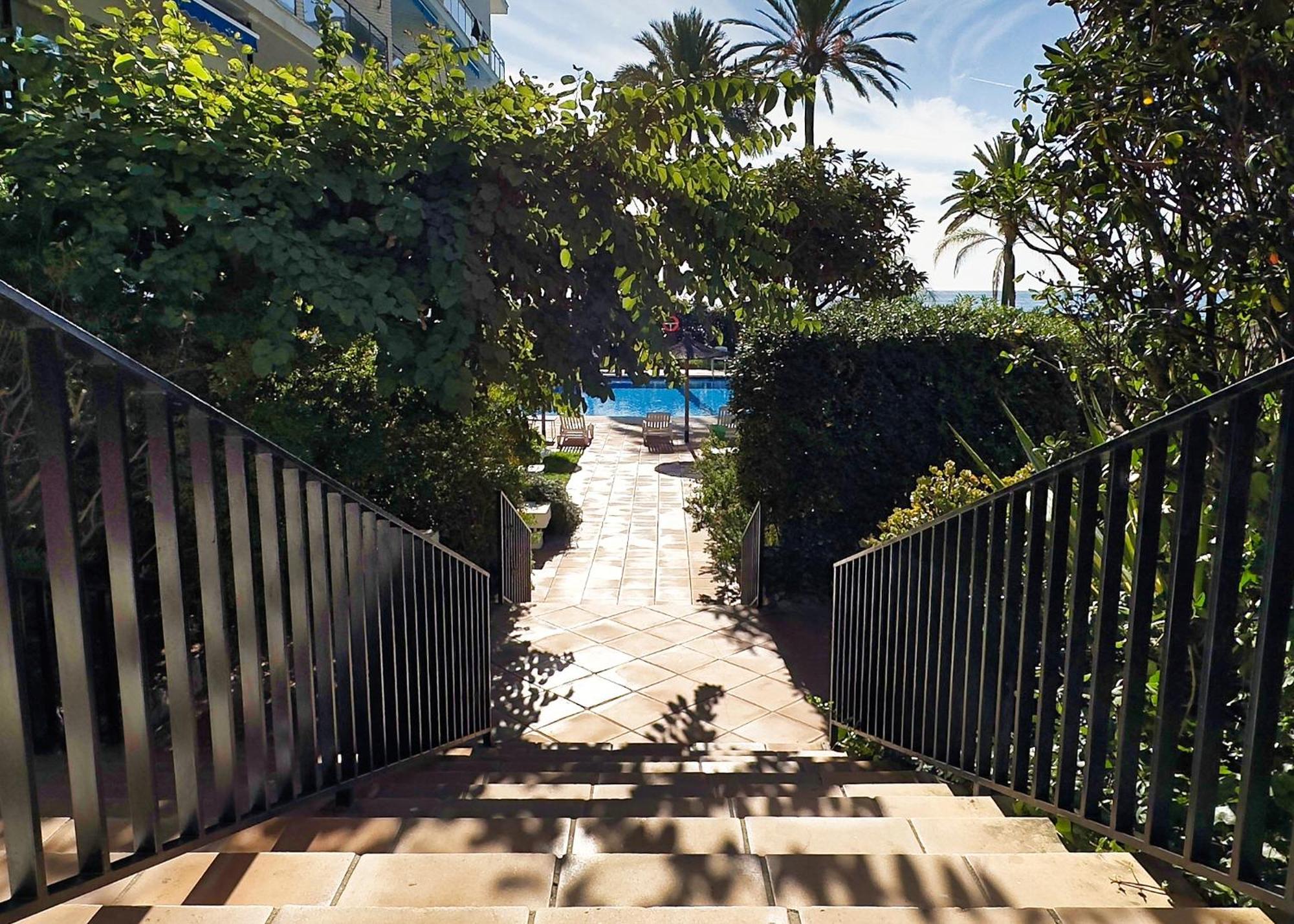 Skol 424 Stunning One-bedroom With Sea Views