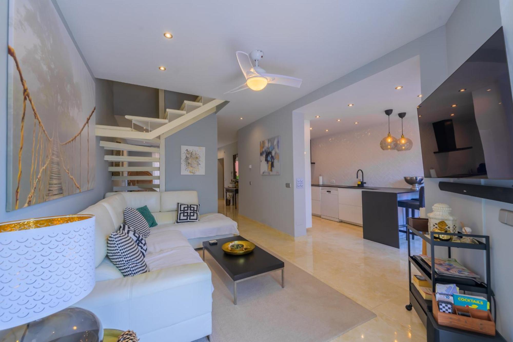 Beautiful Frontline Townhouse *