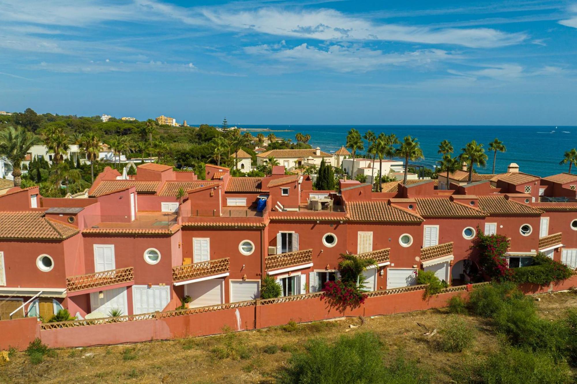 Vakantiehuis Beautiful Frontline Townhouse *