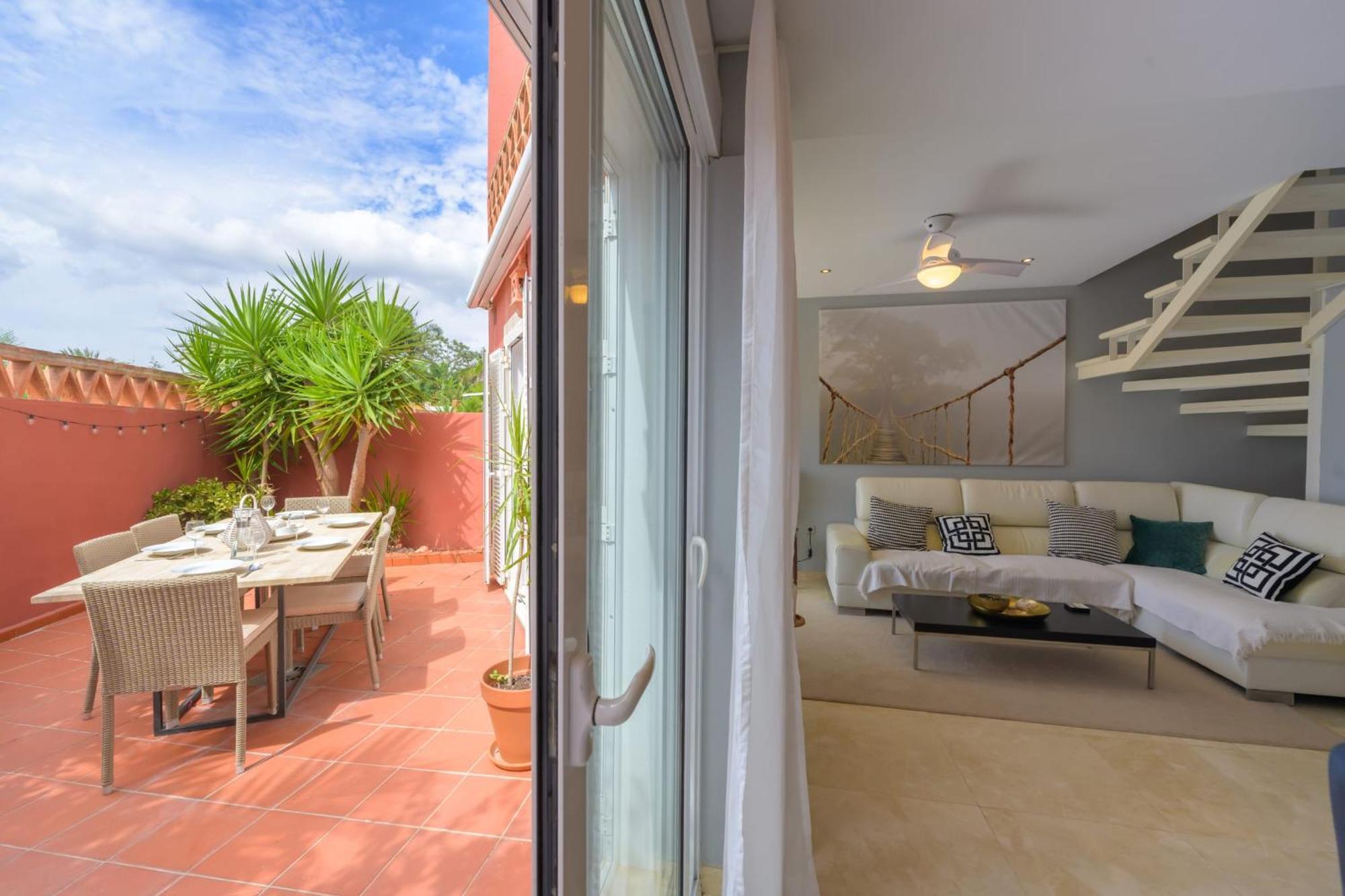 Beautiful Frontline Townhouse Vakantiehuis