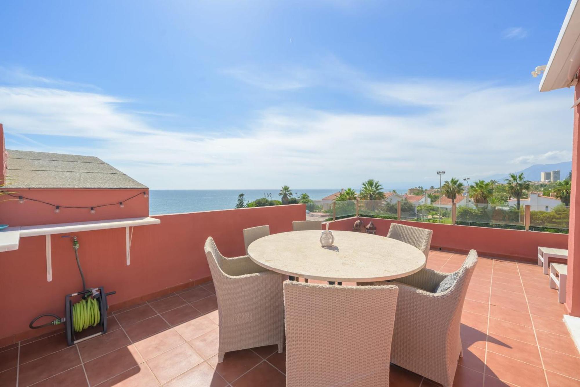 Vakantiehuis Beautiful Frontline Townhouse *