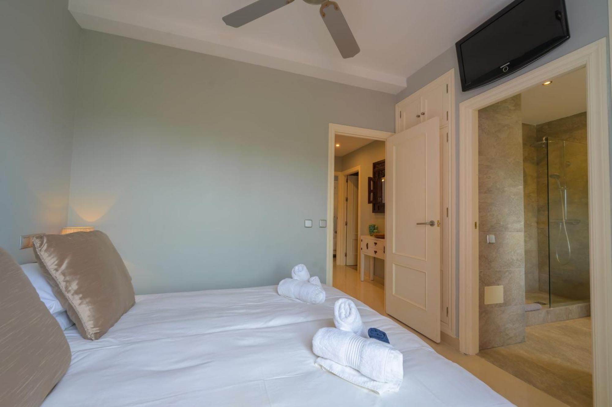 Beautiful Frontline Townhouse Vakantiehuis Marbella