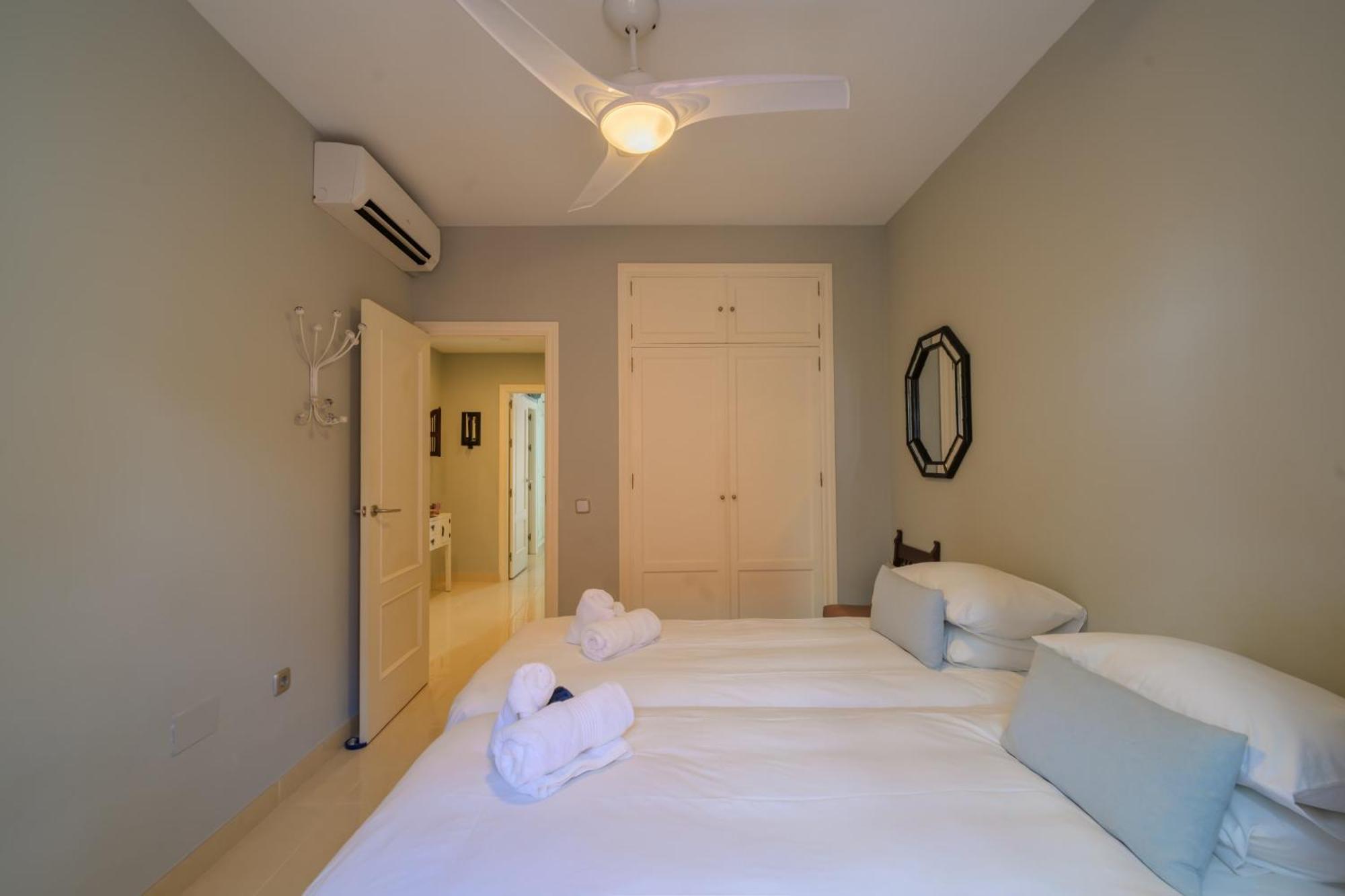 Beautiful Frontline Townhouse Vakantiehuis Marbella