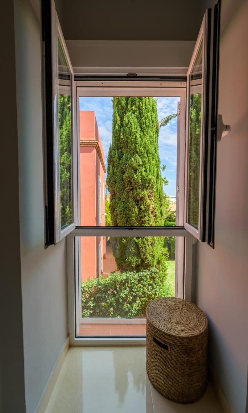 Beautiful Frontline Townhouse *