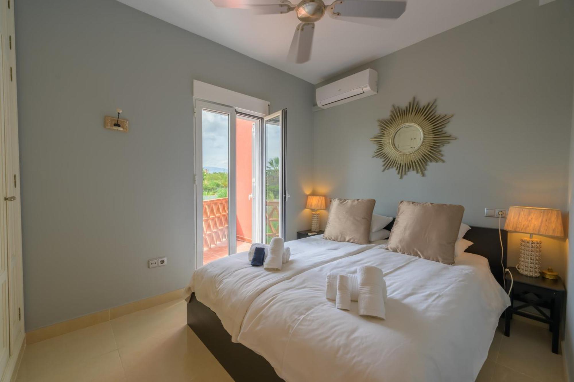 Beautiful Frontline Townhouse Vakantiehuis *