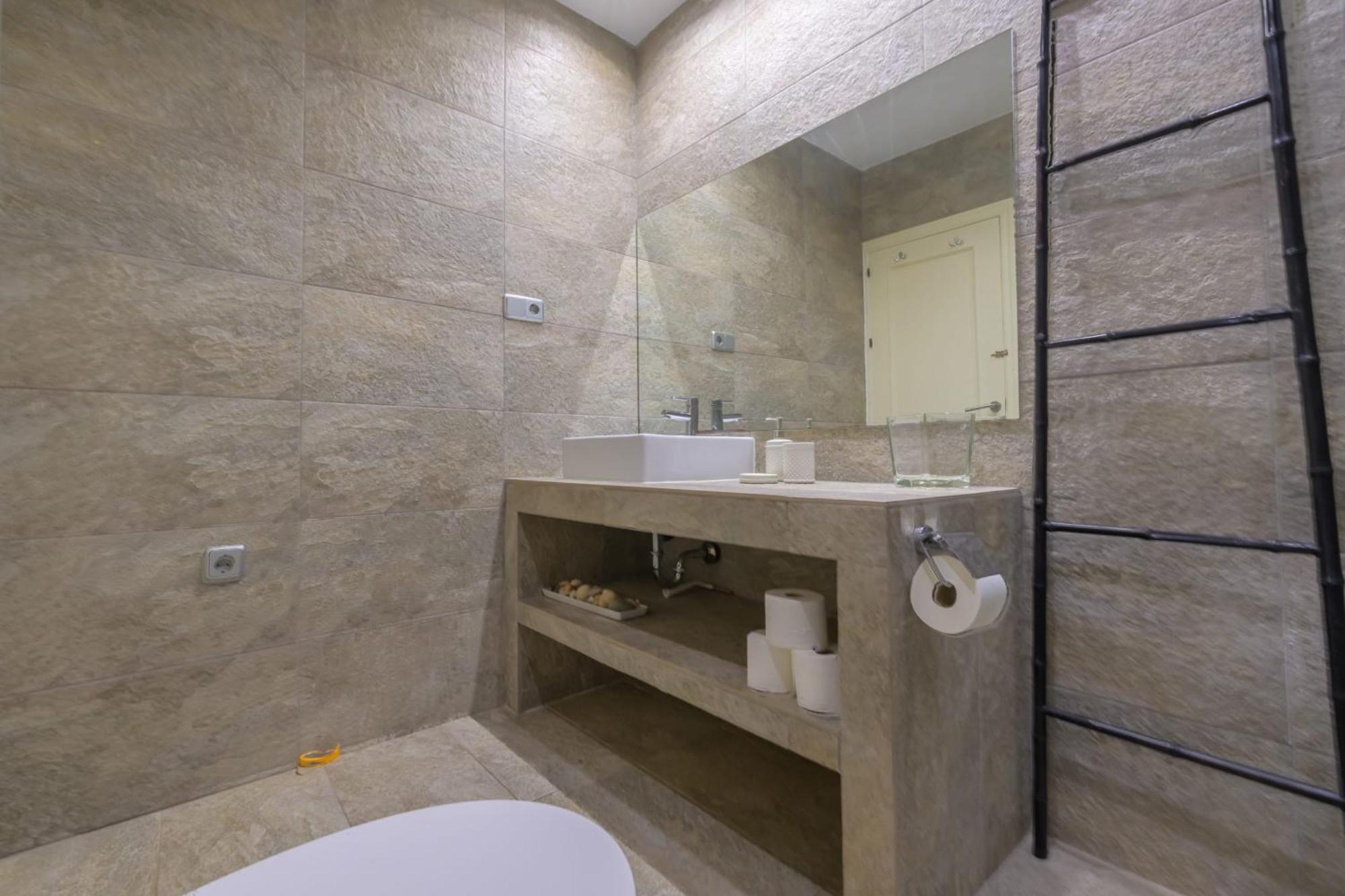 Vakantiehuis Beautiful Frontline Townhouse Marbella