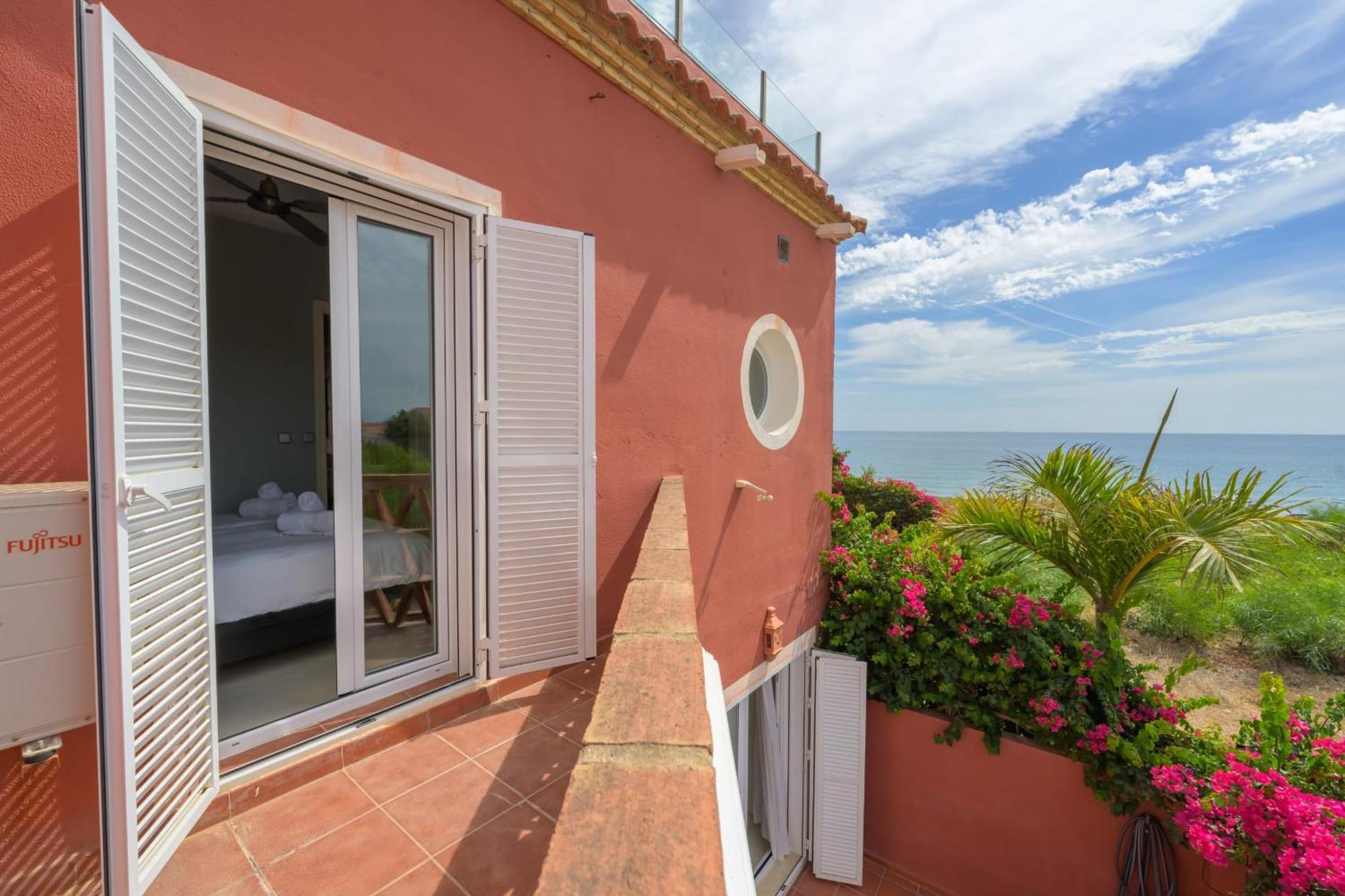 Beautiful Frontline Townhouse Vakantiehuis *