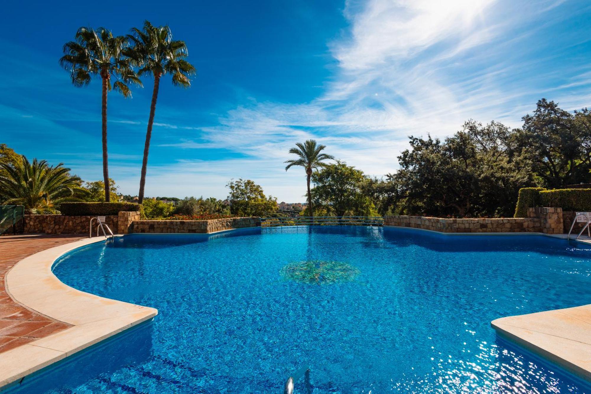 Luxurious Frontline Golf In Elviria