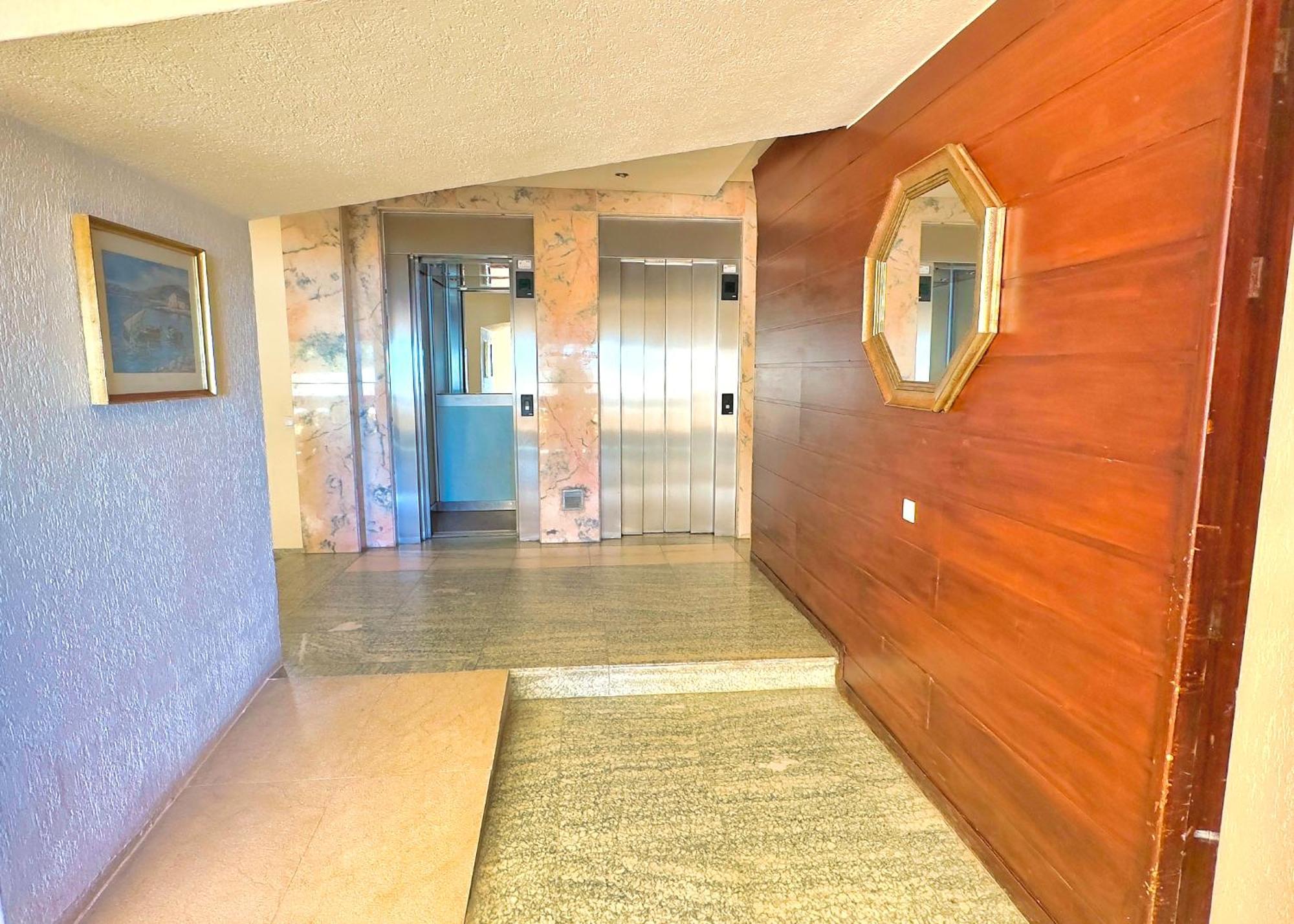 Great On The Beachfront In The Center Of