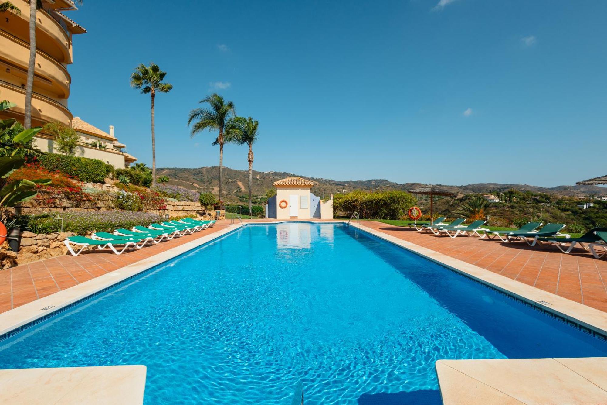 Luxurious Frontline Golf In Elviria