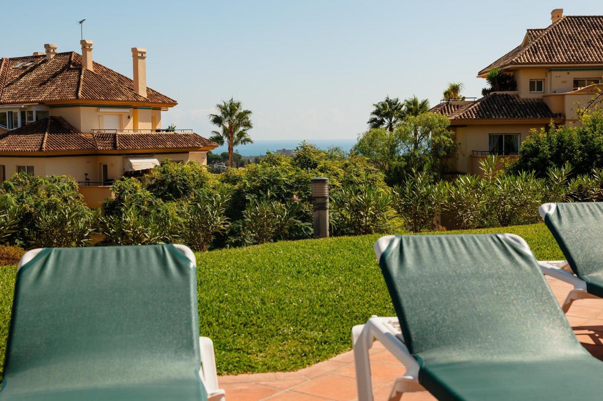 Luxurious Frontline Golf In Elviria