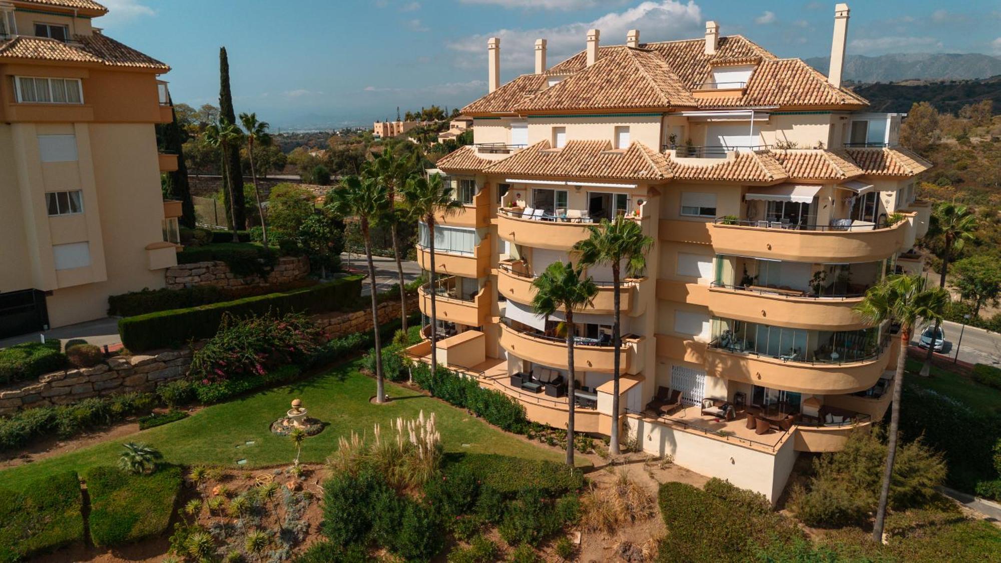 Luxurious Frontline Golf In Elviria Appartement